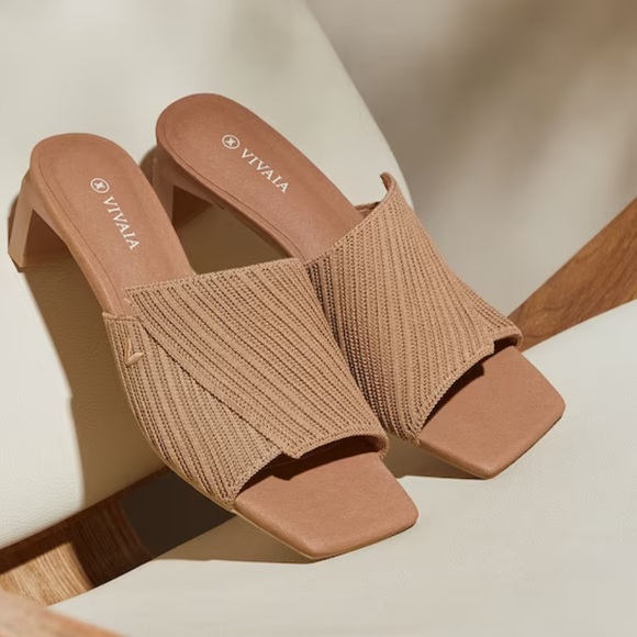 Square-Toe Slides - Picture 3 of 9